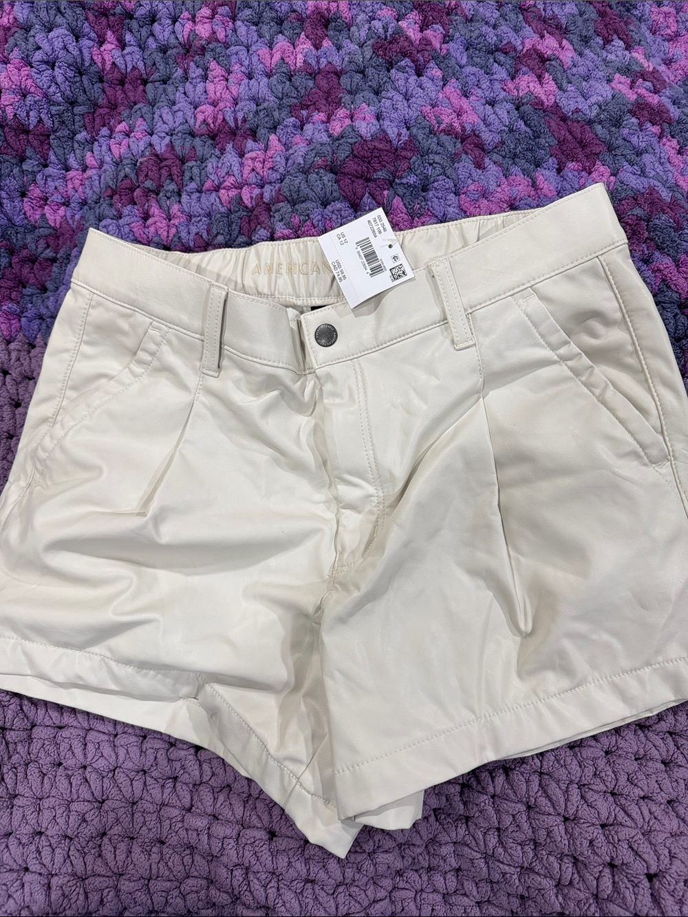 American Eagle Outfitters Women's Cream High-Rise Casual Shorts